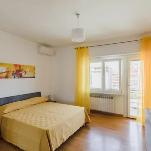 Appartement Cinecittà Incantevole E Moderno 2+2+1 Ac Wifi, Rome